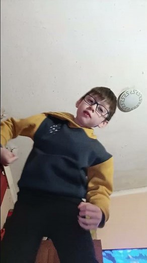 Klaskyklaskyklaskyklasky Gummy Bear Song Version Reversed It's Me