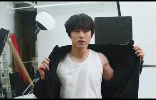 坂口健太郎の筋肉美と魅力