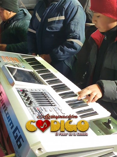 Grupo Código - Cómo pude amarte (En Vivo) Comunidad Originaria YACARIRI Provincia AROMA #GRUPOCÓDIGOBOLIVIA #ElPoderDeLaCumbia #LosRonisch #musicasureña🇧🇴🇵🇪 #ENVIVO CONTACTOS AL: 740 4 2626 - 767 0 2727
