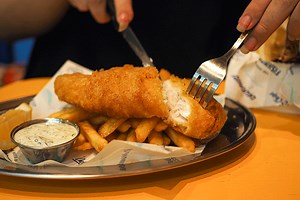 Thai fish & chips? Ratchathewi’s ‘Fishmonger’ has it covered. | Coconuts