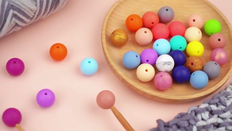 Mxxipp 18pcs Beads Knitting Needle Stoppers 15mm Macaron Round Silicone Knitting Needles Point Protectors Needle Tip Cover Knitting Tool Needle End Caps for Knitting
