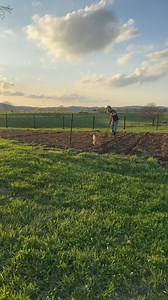 We planted the first of our spring garden yesterday during the #eclipse 🥬 🧅 Follow along with us this year to see how the garden does. We will be planting the warmer weather vegetables soon. Thanks to @universityofky ’s Cooperative Extension for the free garden seed! #kentuckyfarmlife #farmlife #barnlife #barn #farm #countryliving #kentucky #barnanimals #farming #SmallFarmLife #FamilyFarm #SustainableFarming #FarmFresh #FarmToTable #HomesteadLife #SmallHerdFarm #HappyCows #HappyGoats #RuralLiv