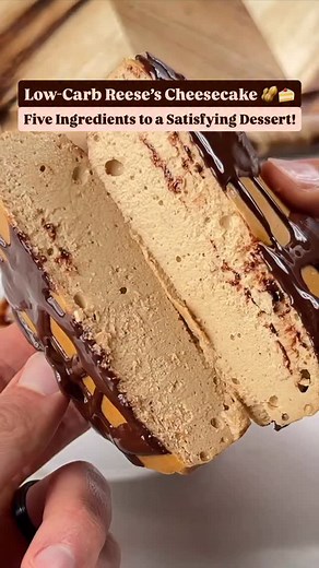 High-Protein Reese’s Cheesecake 🥜🍫🍰 This single-serving cheesecake satisfies sweet cravings while providing a good amount of protein. It has the classic peanut butter and chocolate flavor and is made with just a few simple ingredients. 😋 🚨 Full recipe with tips, variations, and nutrition info: ➡️ https://keto.recipes/low-carb-high-protein-reeses-peanut-butter-cheesecake/ 💬 Is this your kind of #dessert? Drop a 🥜 below! Don't forget to SAVE and SHARE this easy #recipe! 📸: @ketosnackz | Ke