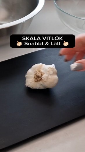 Louise Sundevall Scott | SKALA VITLÖK Snabbt & Lätt 🧄 Det här tycker jag är bästa sättet att skala vitlök på. Jag skalar alltid flera vitlökar på en gång. Sedan... | Instagram