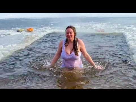 Epiphany bathing | BEAUTIFUL WOMEN BATHING IN ICE WATER | SWIMMING WINTER #epiphanybathing