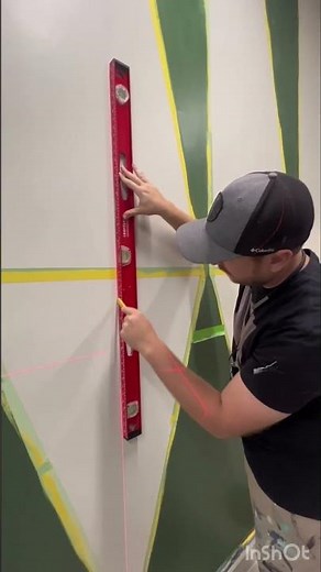 How to use a laser level (painting a mural) #mural #laserlevel