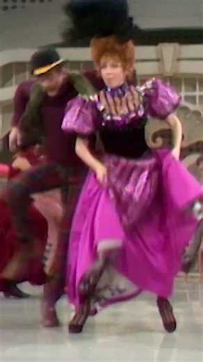 Carol Burnett in "The Carol Burnett Show" 🤣 #comedyshow #comedyseries #classictv #carolburnett