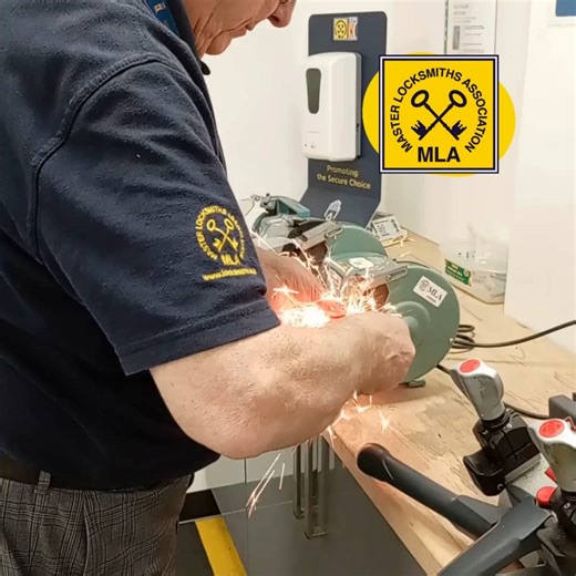 🔓 Skill you don’t learn overnight 🔓 As part of our Opening Course today Chris Taylor demonstrates the sizing of a toe pick — a specialist tool used in professional lock opening. Chris brings decades of hands-on experience into every course he teaches, sharing not just how things are done, but why they matter. Learning like this is what sets MLA training apart. This is what it means to learn from locksmiths who’ve been there and done this. Find out more about our Level 1 Opening Course here: ht