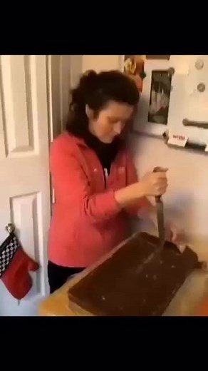 @chocolatebar.daily on Instagram: "Day 96 👇 No problem, here's who is Emma Chamberlain: Born on May 22, 2001, in the United States, Emma Chamberlain revolutionized online content with her refreshingly relatable vlogs. Her unique editing style and candid approach to daily life quickly resonated with millions of viewers around the world. She became viral by challenging the polished norms of traditional media and embracing raw authenticity. Current discussions focus on her influence on youth cultu