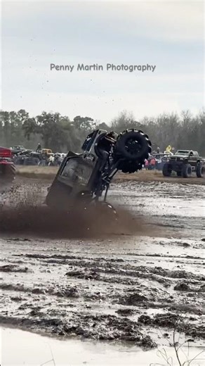 Big block Suzuki CAT walks across the Bog #offroad #horsepower #mudbog