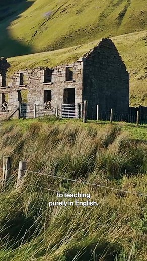 Hannah Fry explores how Ireland’s native language nearly vanished as English took over and Irish became tied to poverty and rural life. Watch The Infinite Explorer bloom.bg/4ozkyP6 | Bloomberg