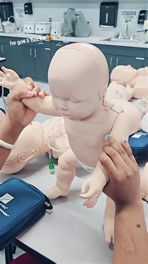 literally us during CPR training.( would u trust us to do CPR on u😏🫣?)