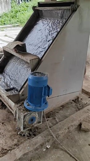 When you have too much cow dung? Smelly, heavy, hard to handle. Huatao Manure separator help you.