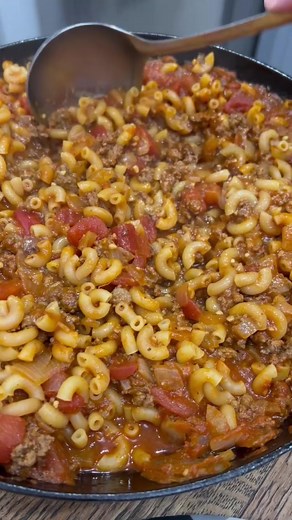 646K views · 7.9K reactions | Goulash is an easy and cheap weeknight meal_ Recipe -1 lb ground beef -1 diced onion -12 tsp each of salt and pepper -1 tsp each of onion powder, Ital #2011 | Munchies | Facebook