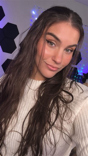 StaceyRPG on Instagram: "And the sisterly chaos continues!! #twitch #youtube #musicreactions #explore #sisters"