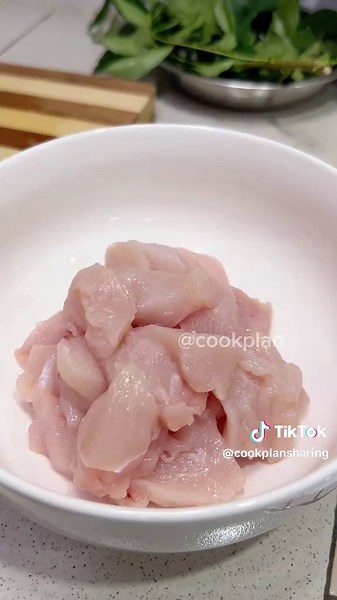 在家制作奶油鸡丁的简单食谱