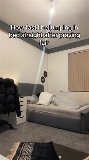 Shine of light from above during the fajr prayer? #fajr #bed #Ramadan #sleep