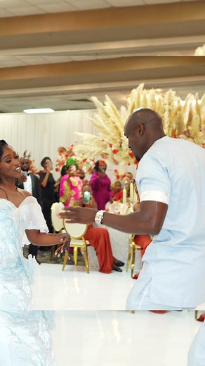 “Koh faladah woh mi johnei “, whatever your wants, I’ll sign off on them 🥰😍🥹Videographer: @filmsbydialloPhotographer: @flcksbydialloBride:@mrs.sylla_Groom:@mbarry541Coordinator: @BellezzadecorFlorist: @BellezzadecorVenue : @The clarion hotelCatering: FamilyDesserts: @KiascakesVideographer: @filmsbydiallo Music / Entertainment: @Hollywood_xclusiveHair: @serwaaj_ Makeup: @samaglam3Dress / Boutique / Designer: Wedding dress is @LizaraynewyorkReception Dress:@kilimanjaro_fashionphoto booth : 360 