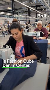 Franklin est "jeanneur", et avec ses 39 collègues, ils font revivre la production de jeans made in France. Une production respectueuse de l'Homme et de l'environnement pour des jeans accessibles. Un projet qui a déjà conquis des marques comme Jules. On l'a suivi. | Brut