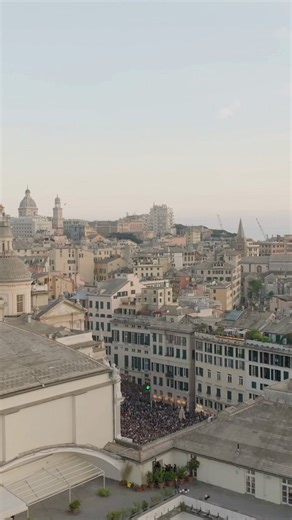 Una serata per tante e tanti giovani genovesi e non solo, una serata bellissima per la nostra città. Charlotte de Witte ha scelto piazza Matteotti per la sua musica e Genova ha risposto alla grande.Grazie a tutte e tutti quelli che ci sono stati e che ci hanno creduto.