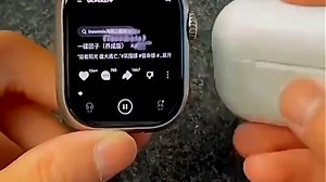 S10智能手表防水性能出色，日常使用无压力。游泳、淋雨均可放心佩戴，提升生活便利性，是健康生活的理想伴侣。