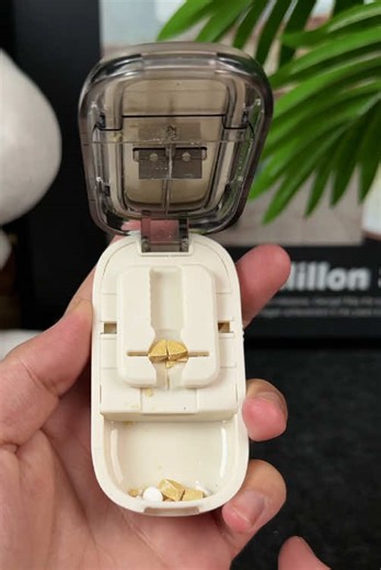 One click to dispense—taking meds just got way easier 💊✨ #pill #PillStorage #segmentation #usa_tiktok #TikTokShopLaborDaySale