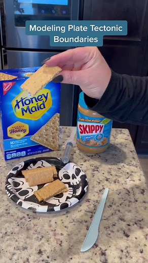 Modeling Plate Tectonics with #grahamcrackers #platetectonics #earthscienceweek #earthscienceteacher #IKnowWhatYouDid #TreatiestCupContest