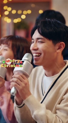 朋友相聚時，F3 AI 伴唱麥克風藍牙喇叭，就是最厲害的K歌神器