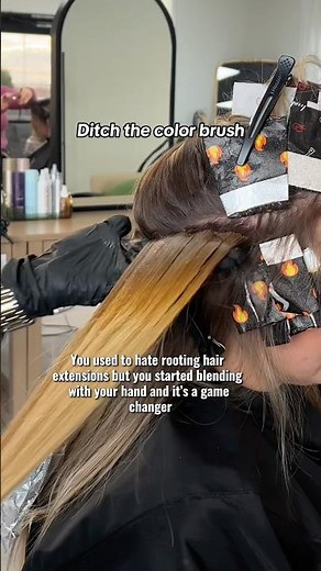 Coloring hair extensions easy #hairhacks #hairtutorial #easytrick