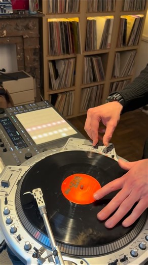 Dj Elephant Power on Instagram: "What You Get Is What You See 🔮⚡️ #scratch #scratchdjs #turntablism #scratchvideos #vestax @jico_international @ableton"