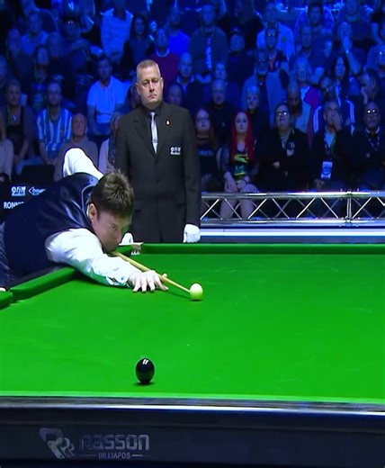 O'Sullivan played dirty, forcing Jimmy White to repeat his legendary snooker shot by constantly messing with the cue ball.#snooker #fyp #uktiktok #foryou #uksports