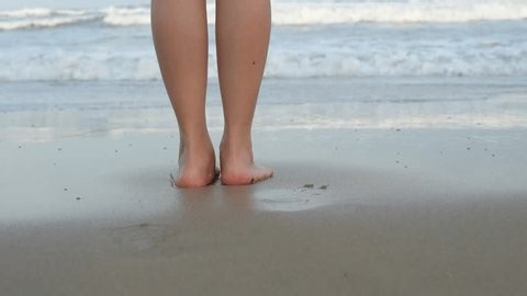 clip-4003522809-close-up-human-heel-barefoot-during-standing-on