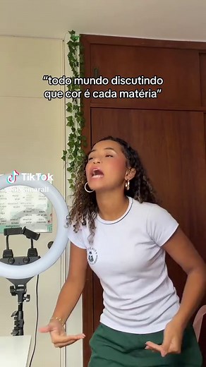 As Cores das Matérias na Escola