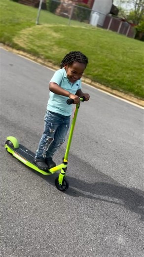 Ridind Razor Electric scooters 🛴