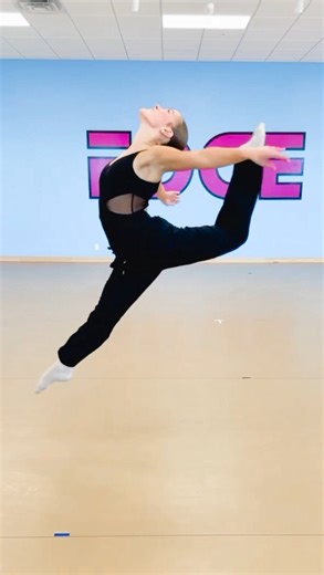 ✨ 2026 Senior Spotlight: Kate Bauer ✨ Kate is currently a senior at Linn-Mar High School and has been dancing at The Dancer’s EDGE since 2017. Thank you, Kate, for your always showing up with a strong work ethic and for bringing your confidence, energy, and passion to the studio! 💜🖤 | The Dancer's EDGE