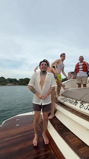 Y gracias a @DIAMOND YACHT estamos nosotros acá y espero me sigan queriendo después de subir este video en los yates más lujosos de Cartagena 🤎🛥️ #cartagena #colombia #ex