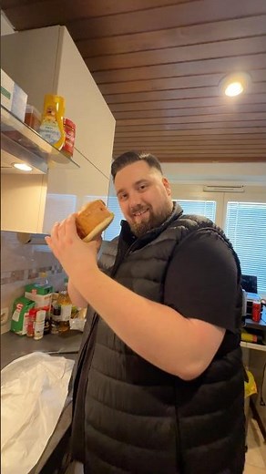 50 dag Leberkässemmel für 11 Euro verputzen 😁 #food #leberkäse #snacks #essen #lustigevideos