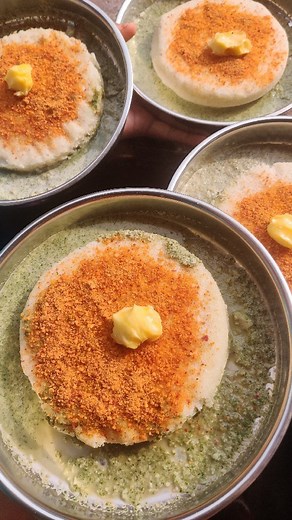 FOODZEEE | Podi smeared thatte idli with homemade benne ( butter) served with chutney #idli#thatteidli#reels#podiidli #dosa #reel#instareels... | Instagram