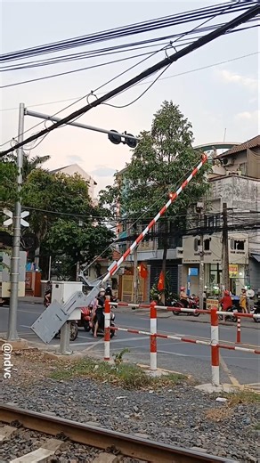Level Crossing / Train Saigon-Hanoi (May 15, 2026)