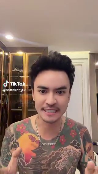 ล่าสุด คุณเติ้ล Option ออกมาอัดคลิประบายว่าไม่รู้จักคุณแมน หลังจากเป็นอีกคนที่ถูกโยงว่าเป็นหนี้ อยากให้คุณแมนออกมาชี้แจ้ง เพราะมีหลายคนได้รับความเดือดร้อนจากการถูกเดาชื่อค่ะ#ceoแมน #เฮียพ้ง #เติ้ลoption