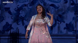 🎶✨ Here's something to cheer you up! Watch Danielle de Niese performing Rosina's Cavatina "Una voce poco fà", in Annabel Arden's production of Rossini's Il Barbiere di Siviglia! 🎶✨ https://cutt.ly/C2z1Gbe | medici.tv