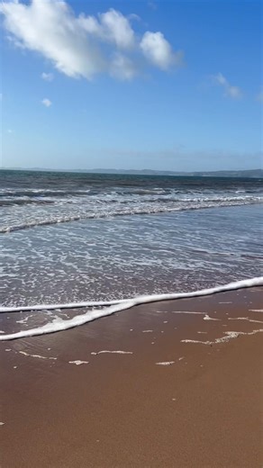 A beautiful day at Devon Cliffs and We’ve just said goodbye to our last guests of the year. Thank you to everyone who stayed with us in 2025. The site is still open but we don’t rent out in the colder months as we enjoy the quiet season and the dog loves the beach! We are still taking bookings for 2026 but school holidays are strictly limited! | 17 Karo Place, Devon Cliffs