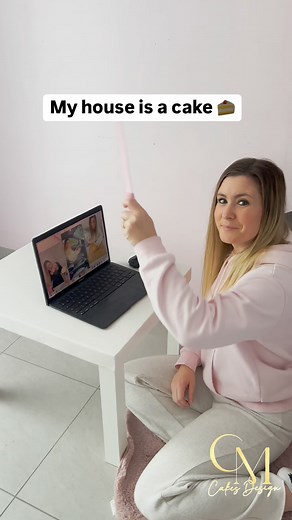 CMcakesdesign 🍬 cake artist 🇫🇷 on Instagram: "My house is a cake 🍰 oh my laptop is a cake too 😅💻 #myhouseisacake #everythingiscake #realisticcake #isitcake #gateautrompeloeil"
