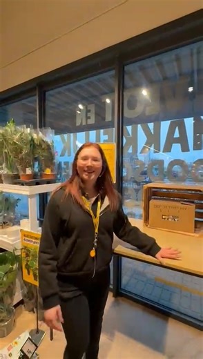 Yes! We hebben weer een gelukkige winnaar mogen trekken! Proficiat! Voor iedereen die nog meedoet, je kan opnieuw kans maken deze week: ✅ Boodschappen voor €35 ✅ Gegevens invullen ✅ Kaartje in de box ✅ Kans maken op 1 minuut gratis shoppen! Volgende week alweer een nieuwe winnaar... misschien wel JIJ! 🍀 | Jumbo Meensesteenweg Roeselare