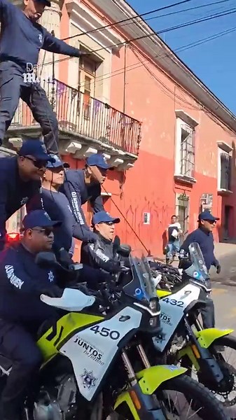 Elite Mexican police stunt unit performs motorcycle acrobatics at parade