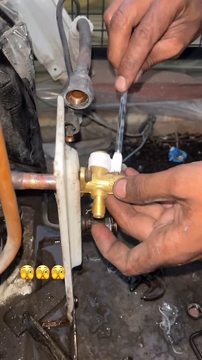 6.3K reactions · 101 shares | Valve change 﫵 #actechnician #acservice #acinstallation #acrepair #airconditioner #airconditioning #instalike #reels #instadaily #reelsinstagram #bulandshahr #up #uttarpradesh | Nitin Agarwal | Facebook