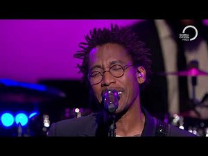 Raphael Saadiq performs This World Is Drunk (feat. John Legend) | Global Citizen Prize 2019
