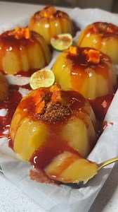 GELATINA de MANGO con CHILITO🔥🥭 INGREDIENTES: 2 mangos maduros 2 tazas de agua 24 g grenetina sin sabor en 1/2 taza de agua (hidrátala 5 min y luego derrítela en 30 seg en el micro) 2 tazas de agua fría 1/2 taza de endulzante de tu preferencia Mango picado con Chilito y Chamoy 🤍 Póngale limón . . . #mangonada #mango #mangoseason #chamoy #chamoyadas #gelatinas #gelatina #jello #postres #postre #recetasdecocina #recetasdepostres #cocina #recetasdeliciosas #postres #snacks #snack | Denisse MCT