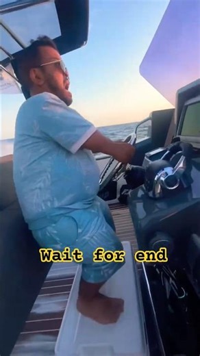 Small Boat man very funny 🤣 #shortvideo #smallboat #trending #manfunny #youtubeshorts