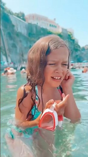 She lost her earring in the sea #sacconejolys #shorts #vacation